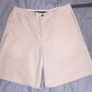 Vineyard vines golf shorts